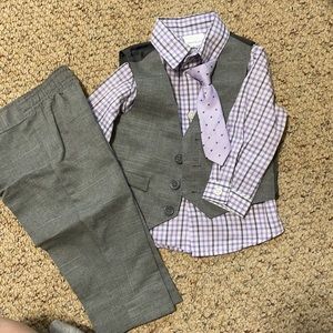 Van Heusen suit set